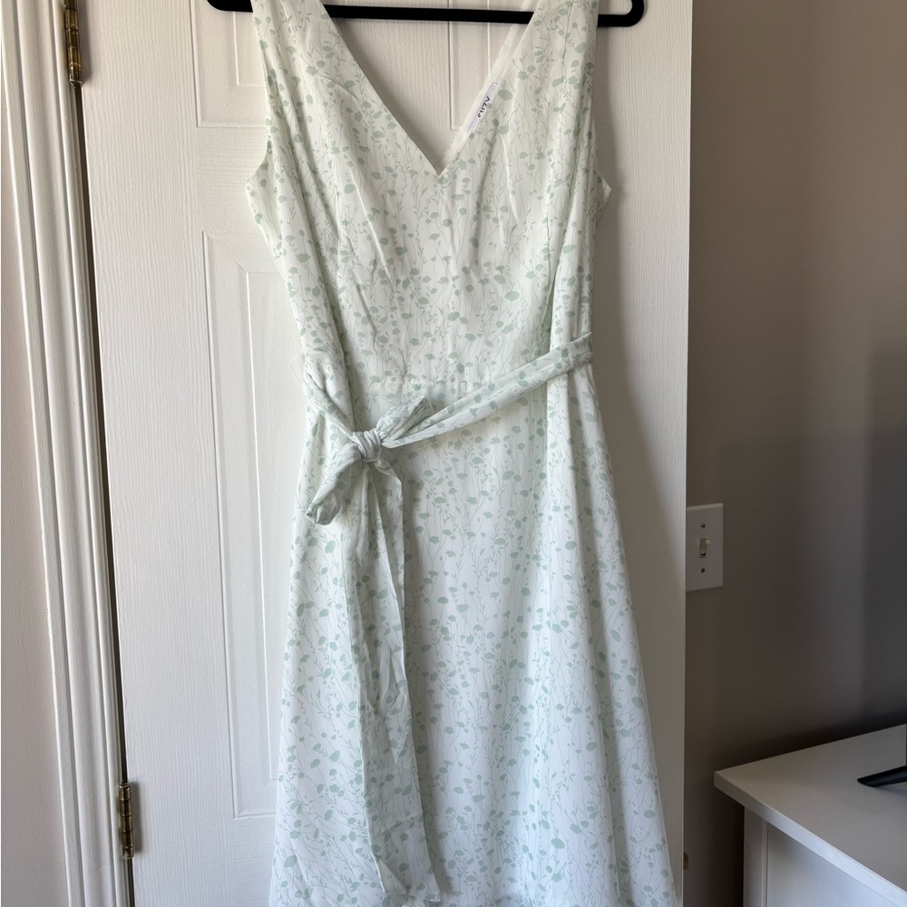 Suzy Shier Green A-Line Midi Dress V-Neck Sleeveless